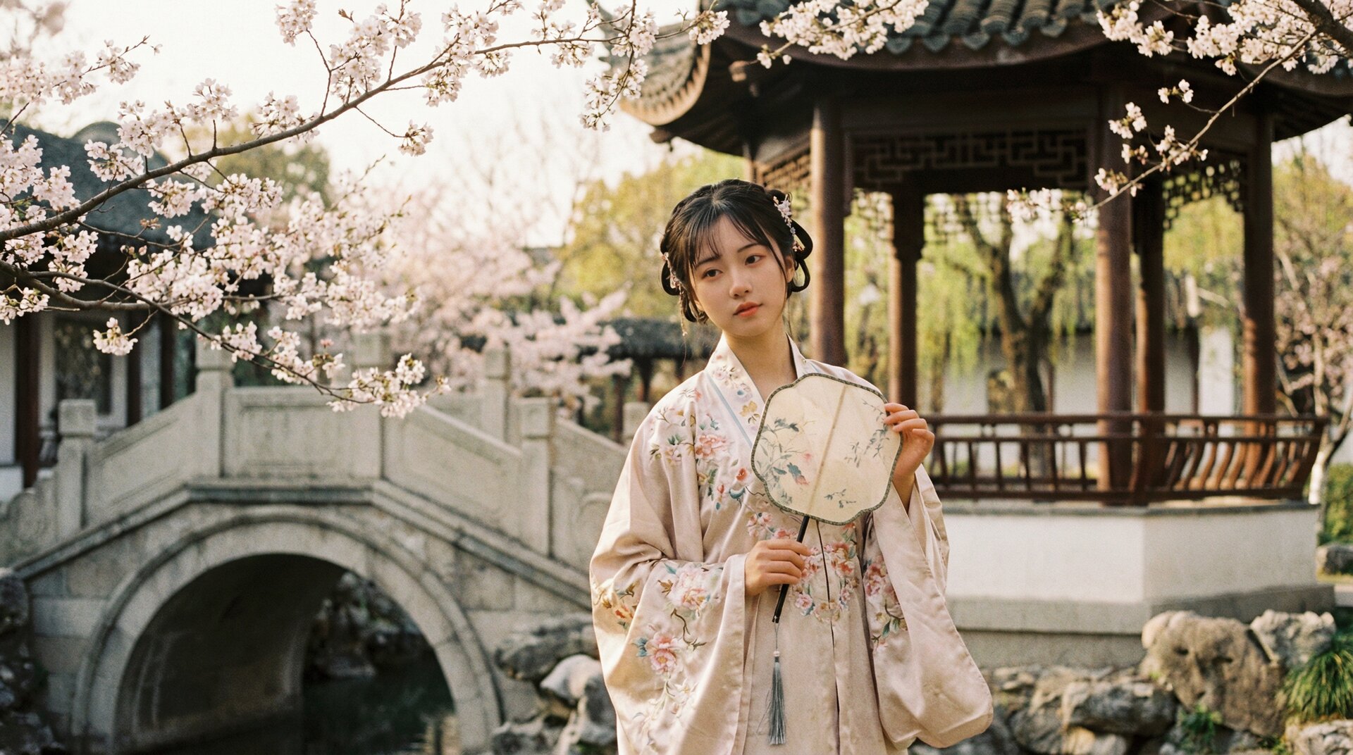 17c一起草古风视频